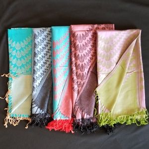 Reversible patterned pashmina